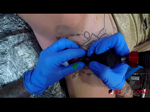 ❤️ Itin tatuiruota karšta Sully Savage gavo tatuiruotę ant savo klitorio ☑ Porno prie lt.pornoklinge.ru ️❤